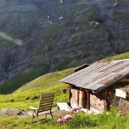 Zimmer In Uriger Rustikalen Alphuette Auf Bewirtschafteter Alp Hoch In Den Bergen, Inkl Vp Apartment Leukerbad