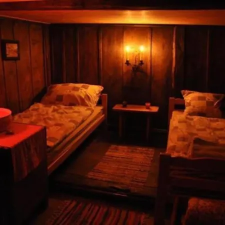 Zimmer In Uriger Rustikalen Alphuette Auf Bewirtschafteter Alp Hoch In Den Bergen, Inkl Vp Apartment Leukerbad