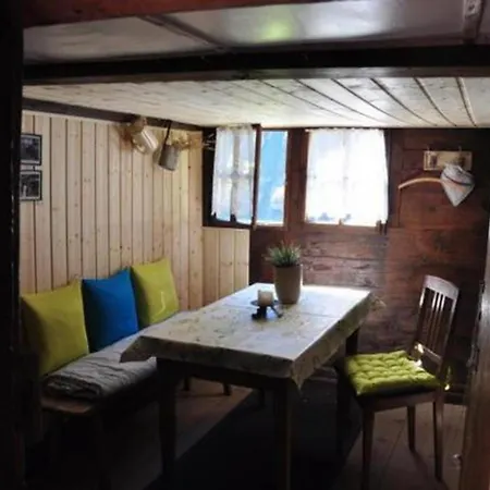 Zimmer In Uriger Rustikalen Alphuette Auf Bewirtschafteter Alp Hoch In Den Bergen, Inkl Vp Apartment